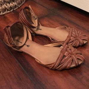 American Eagle tan/brown ankle strap sandals